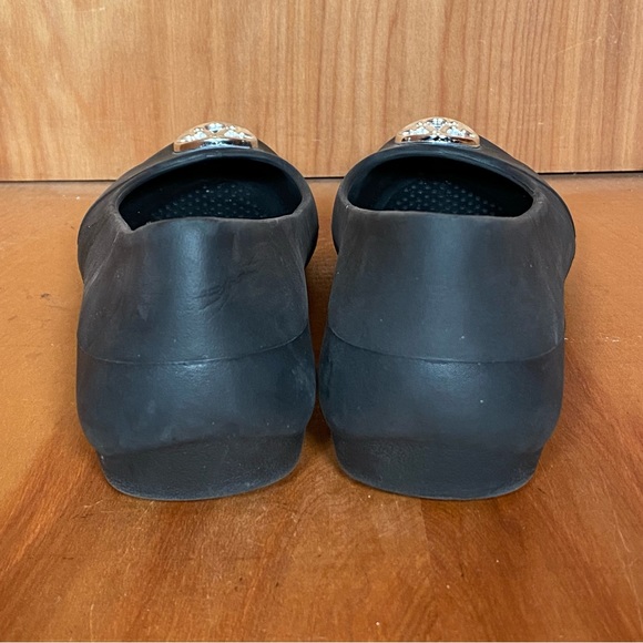 Womens 6 Crocs Gianna Silver Disc Flats Black SEF1218 - Picture 4 of 8